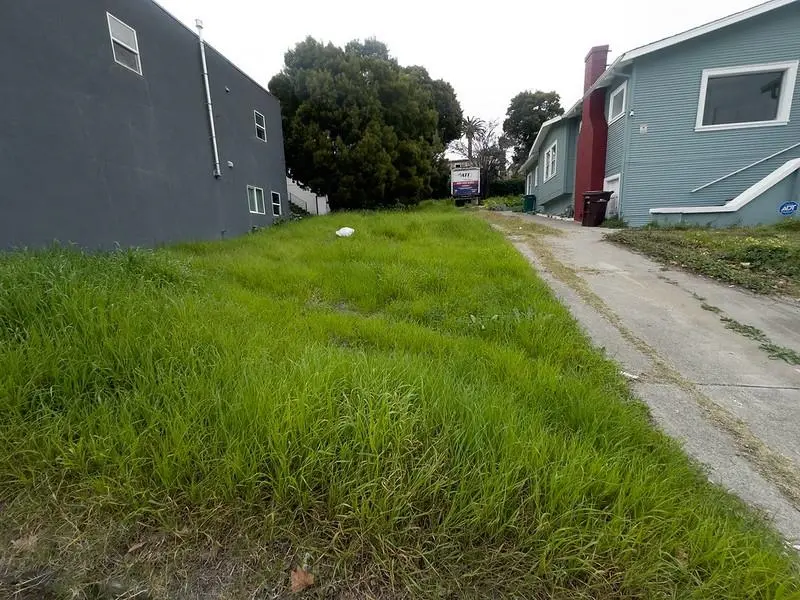 Macarthur Blvd, Oakland, CA — listing photo 1