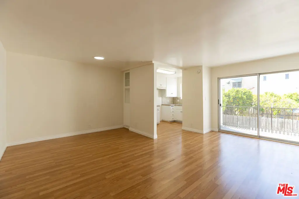 Residential Lease for rent at 1338 14TH Street 104, Santa Monica, Los Angeles County, CA featuring 2 beds and 2 baths