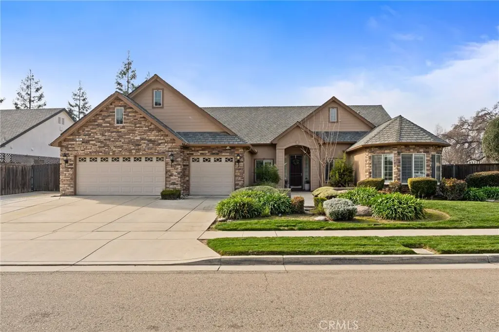 321 N Preston, Visalia, CA — listing photo 1