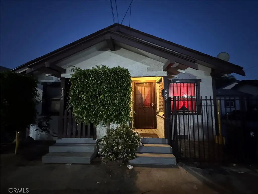 Residential Lease for rent at 625 E 6th, Long Beach, Los Angeles County, CA featuring 1 bed and 1 bath