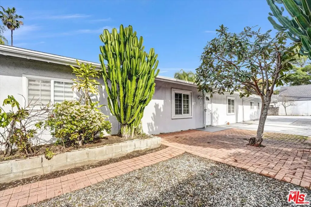 Single Family Residence for sale at 4669 W Olympic Boulevard, Los Angeles, CA featuring 6 beds and 4 baths