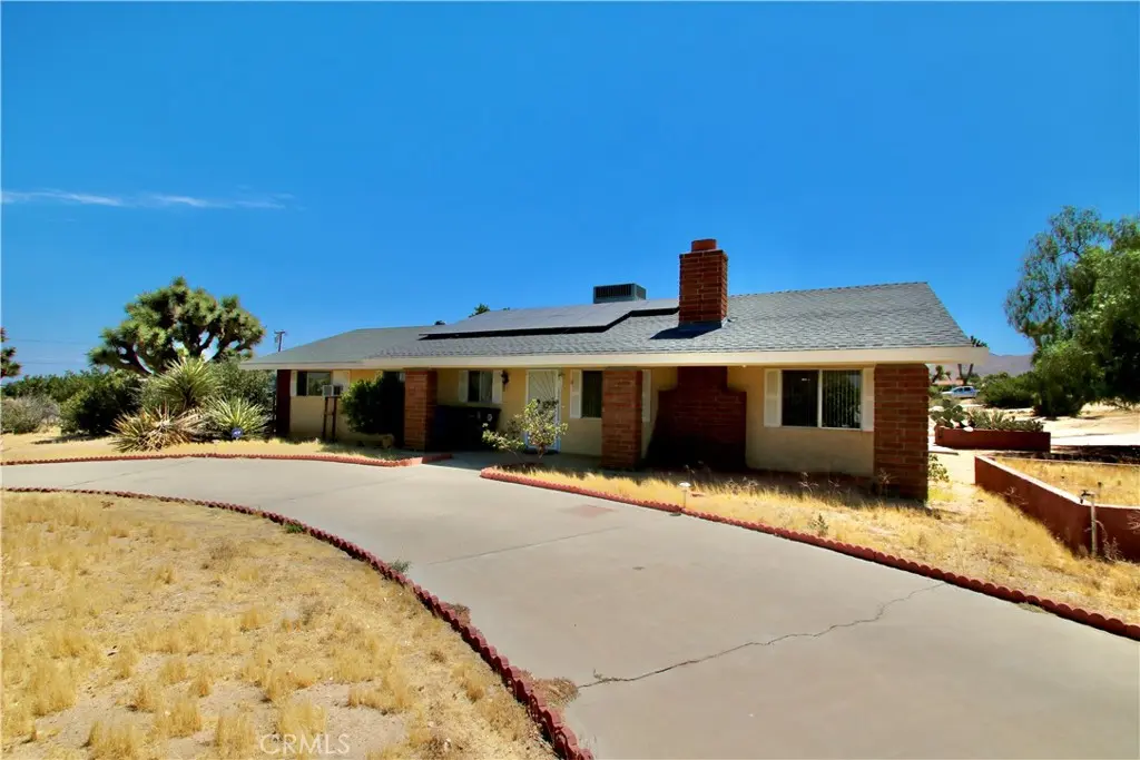 8747 Balsa Avenue, Yucca Valley, CA — listing photo 1