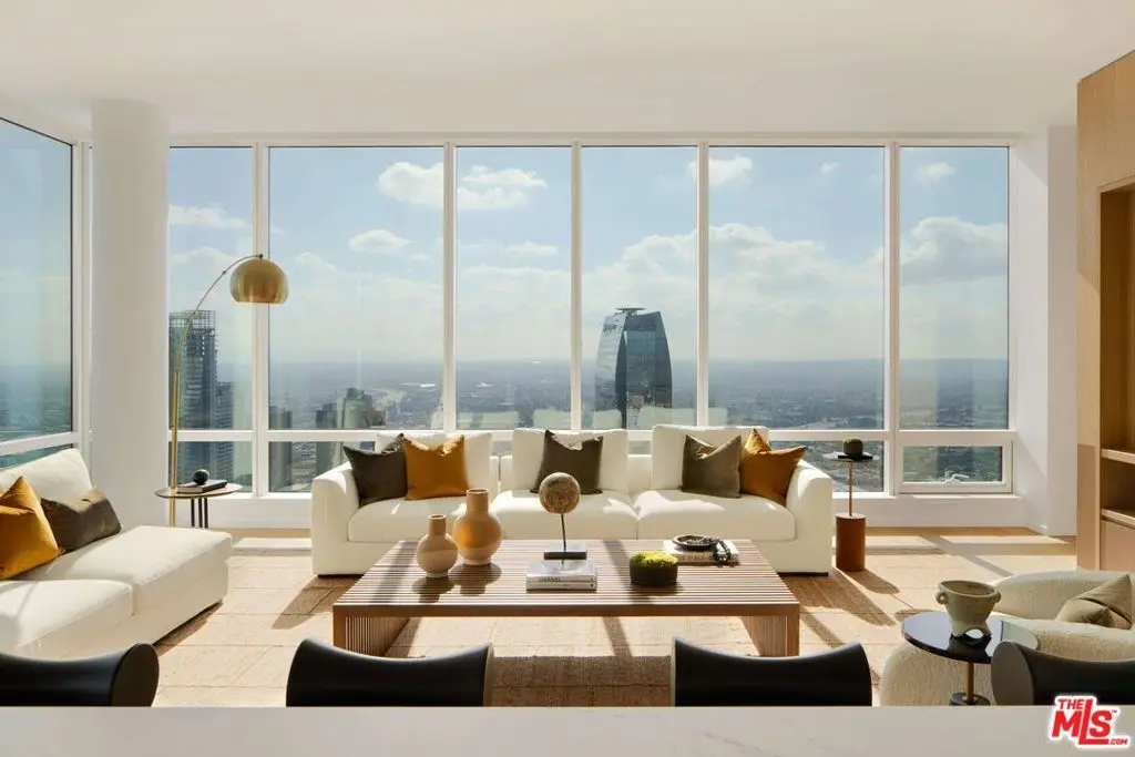Residential Lease for rent at 1000 W 8th Street 3210, Los Angeles, Los Angeles County, CA featuring 3 beds and 3 baths