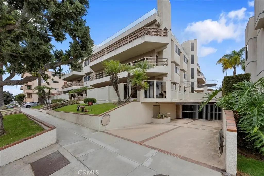 512 Esplanade 303, Redondo Beach, CA — listing photo 1