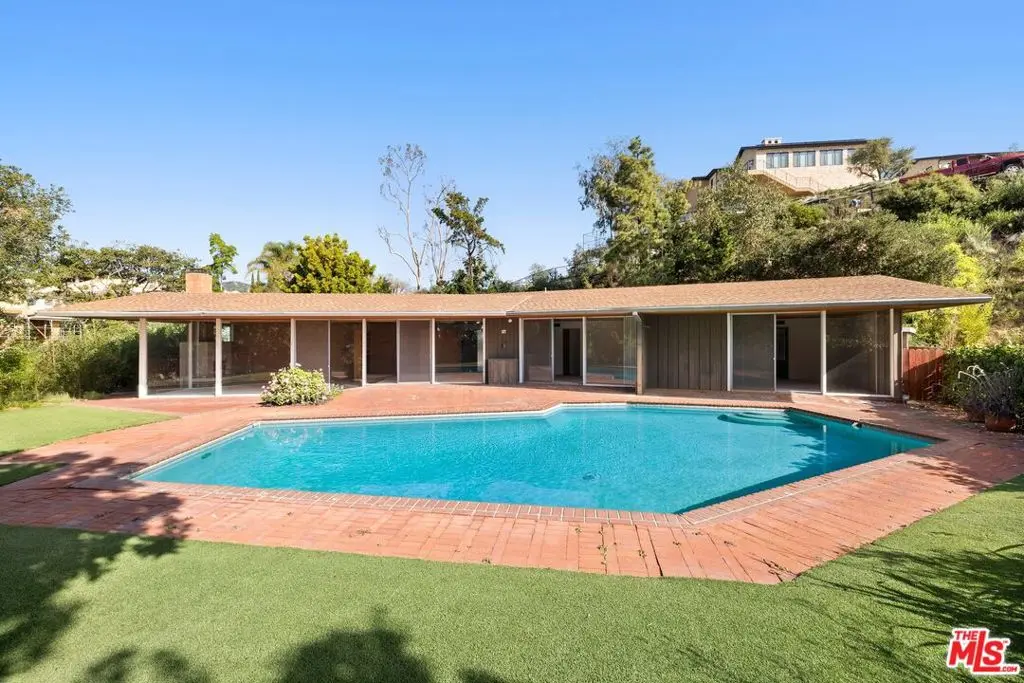 Residential Lease for rent at 590 N Tigertail Road, Los Angeles, Los Angeles County, CA featuring 2 beds and 3 baths