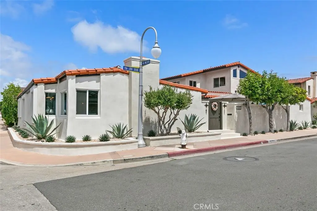 Single Family Residence for rent at 780 Via Lido Soud, Newport Beach, CA featuring 5 beds and 3 baths