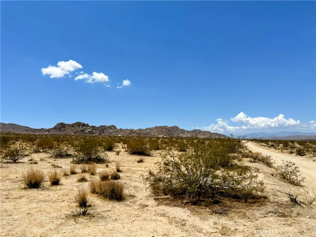 5 Sunfair Road, Joshua Tree, CA — listing photo 1