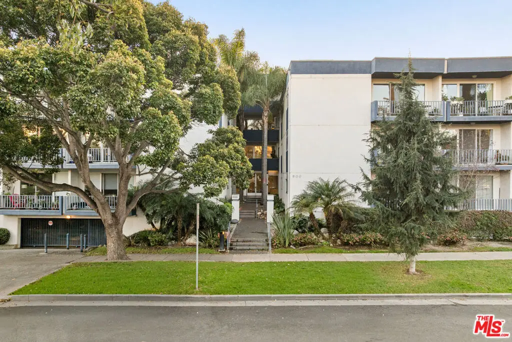 Residential Lease for rent at 900 Euclid Street APT 404, Santa Monica, Los Angeles County, CA featuring 2 beds and 2 baths