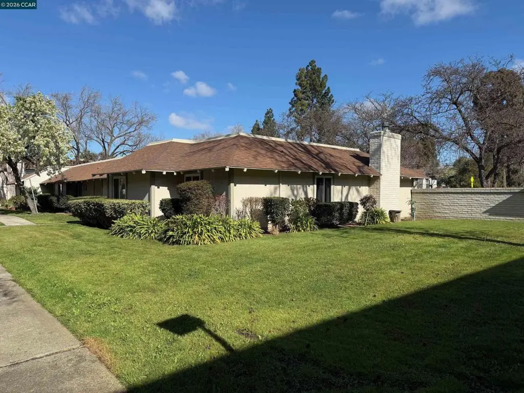 Condominium for sale at 825 Oak Grove Rd 17, Concord, CA featuring 3 beds and 2 baths