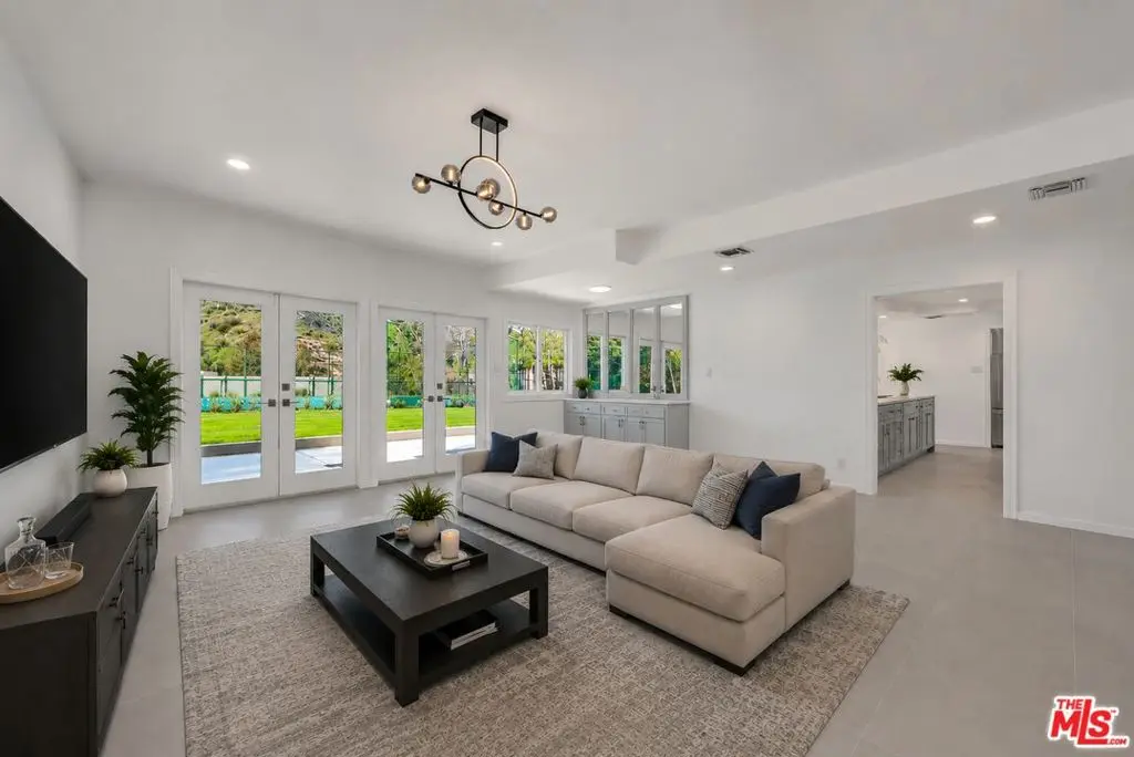 17606 Camino De Yatasto, Pacific Palisades, CA — listing photo 1