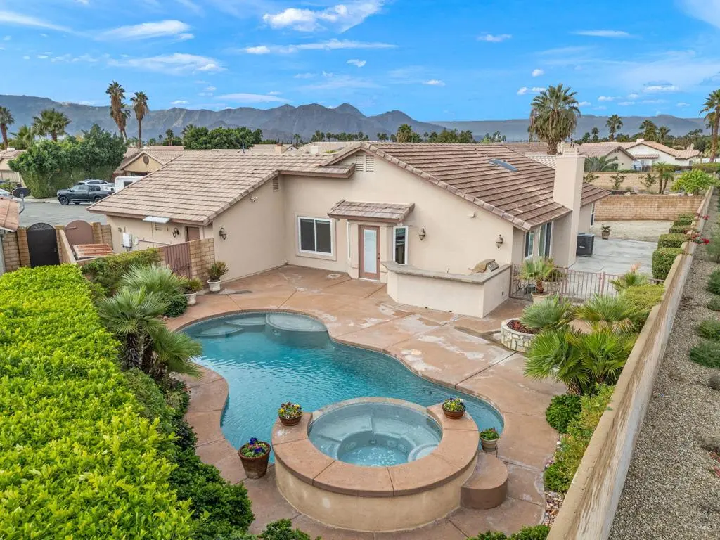 Residential Lease for rent at 44030 Mariposa Court, La Quinta, Riverside County, CA featuring 4 beds and 2 baths