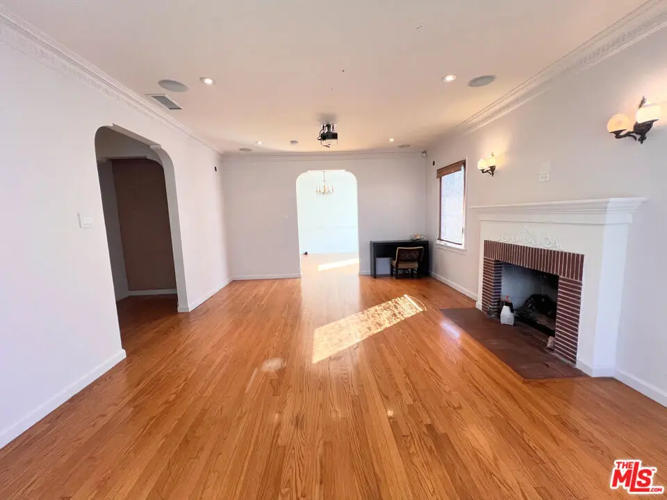 Single Family Residence for rent at 2652 S Bedford Street, Los Angeles, CA featuring 2 beds and 2 baths