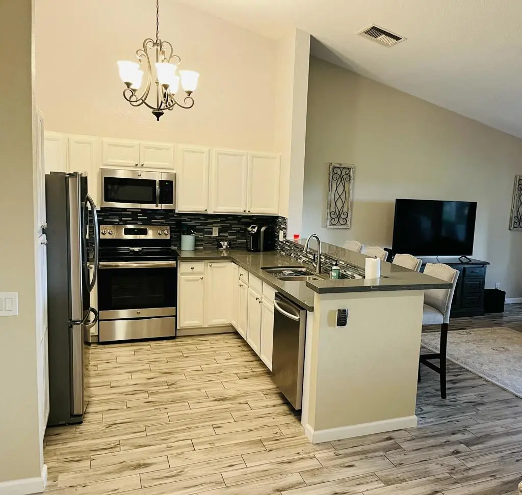 Residential Lease for rent at 41120 Woodhaven Drive E, Palm Desert, Riverside County, CA featuring 2 beds and 2 baths