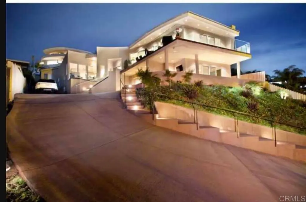 Single Family Residence for rent at 1518 Monmouth Drive, San Diego, CA featuring 4 beds and 5 baths