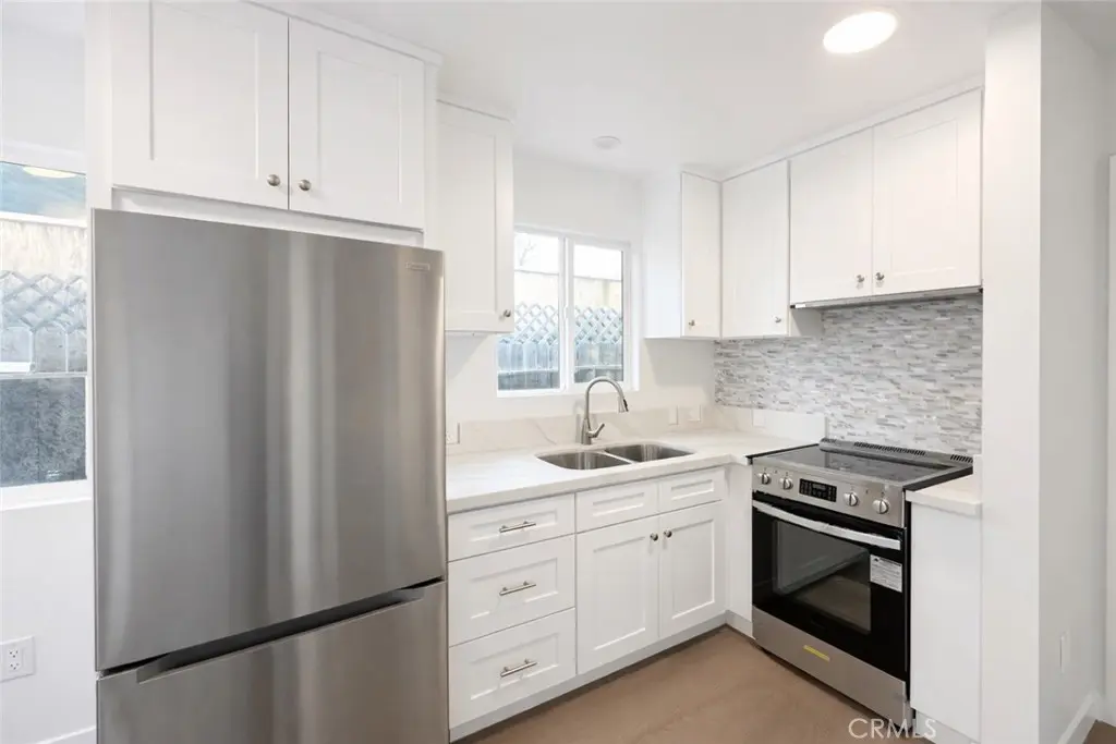 6907 Noble, Van Nuys, CA — listing photo 1