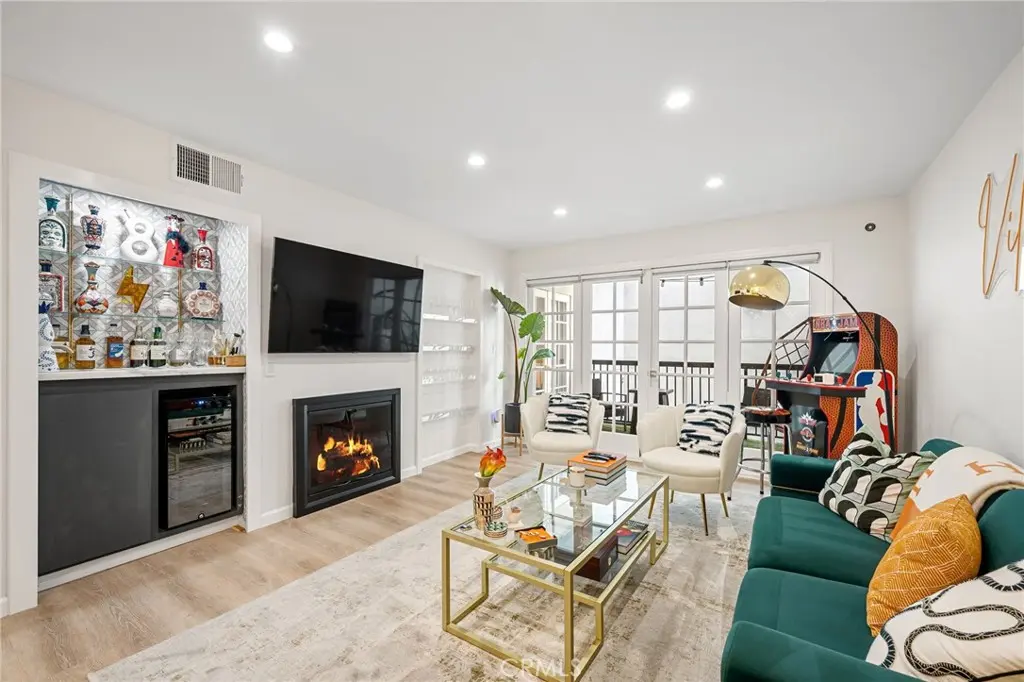 906 N Doheny Drive 318, West Hollywood, CA — listing photo 1