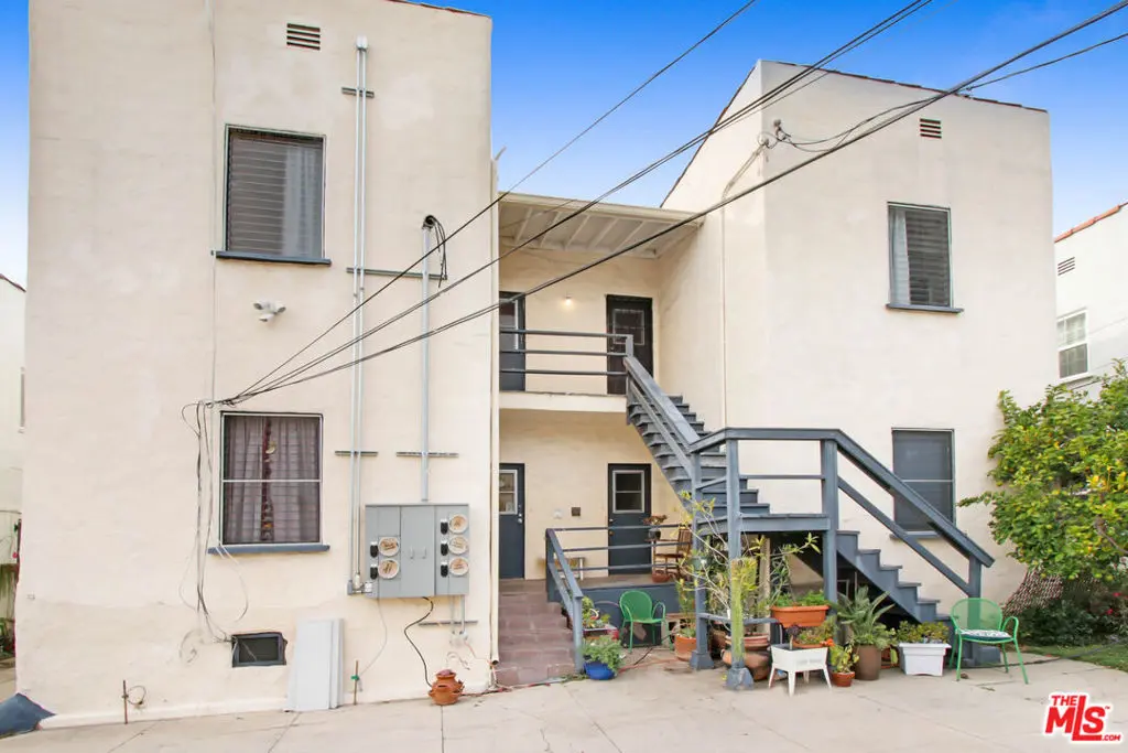 Residential Lease for rent at 434 N Ogden Drive 434 1/2, Los Angeles, Los Angeles County, CA featuring 2 beds and 2 baths