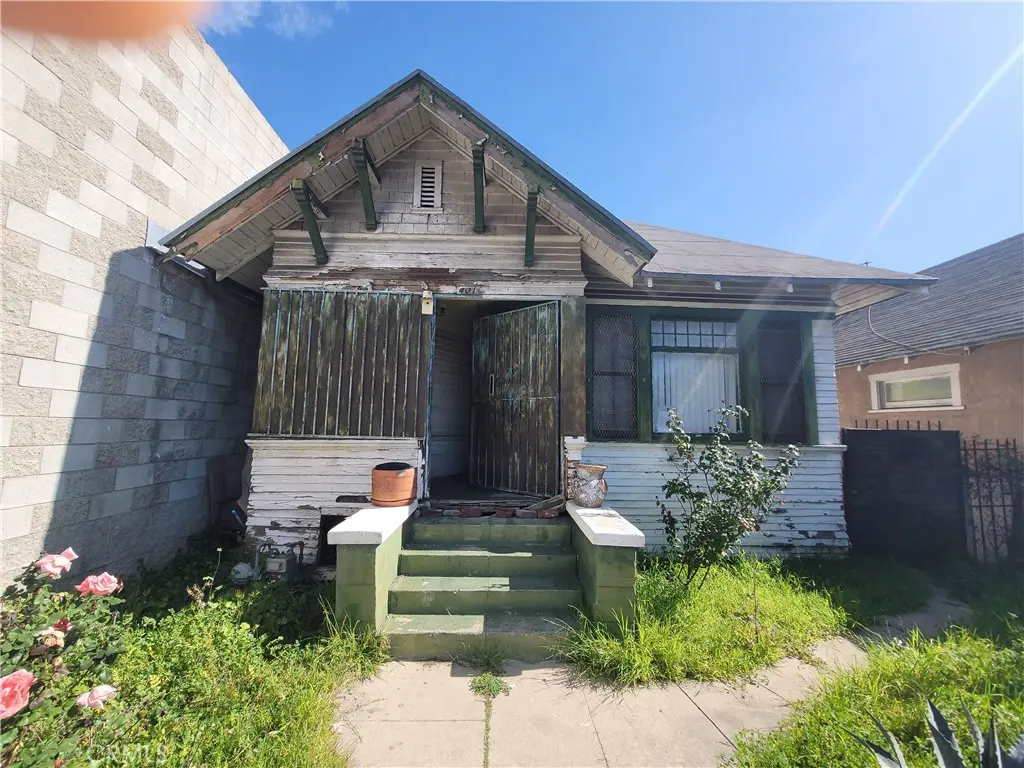 Single Family Residence for sale at 4010 Wall, Los Angeles, CA featuring 2 beds and 1 bath