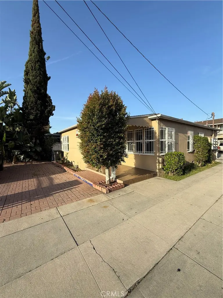 Quadruplex for rent at 6521 Walker, Bell, CA featuring 3 beds and 1 bath