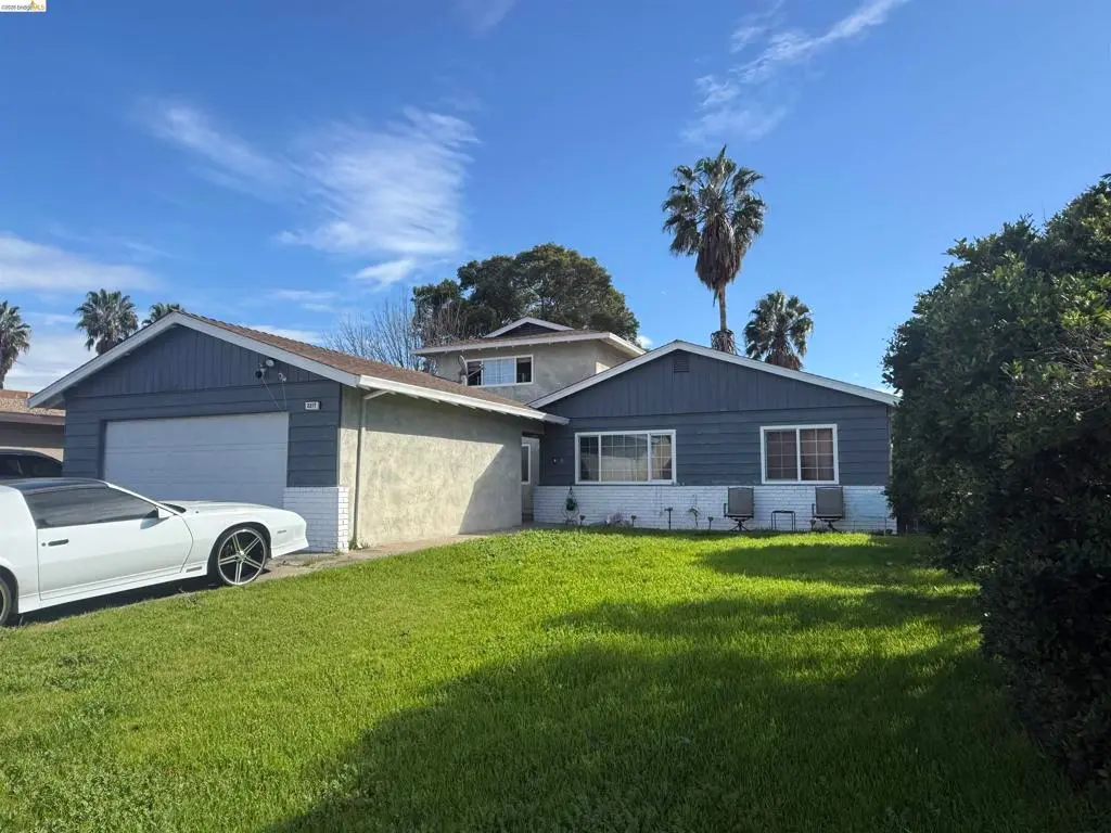 Duplex for sale at 2217 Manzanita Way, Antioch, CA