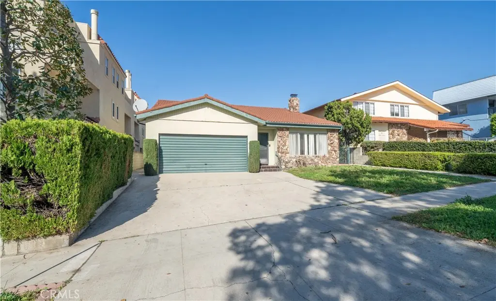 Quadruplex for sale at 723 E Tujunga Avenue, Burbank, CA