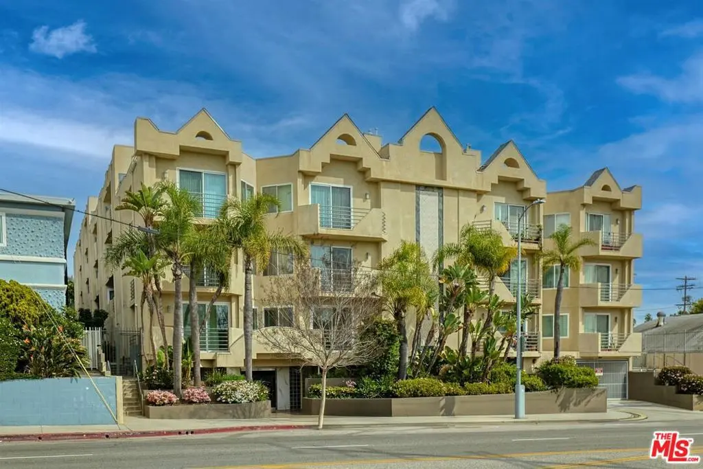 Condominium for sale at 3460 S Centinela Avenue 403, Los Angeles, CA featuring 2 beds and 3 baths