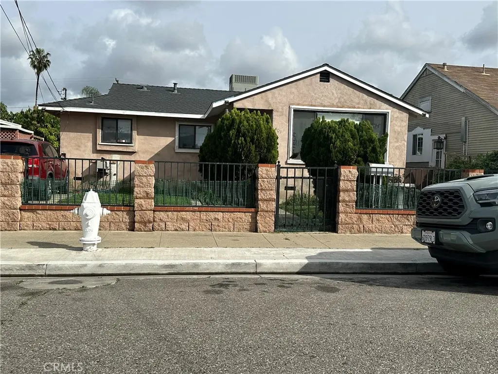 401 Franklin, Santa Ana, CA — listing photo 1