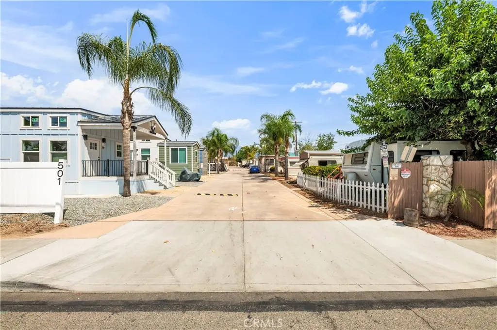 Manufactured In Park for sale at 501 S mistletoe 19, San Jacinto, CA featuring 1 bed and 1 bath
