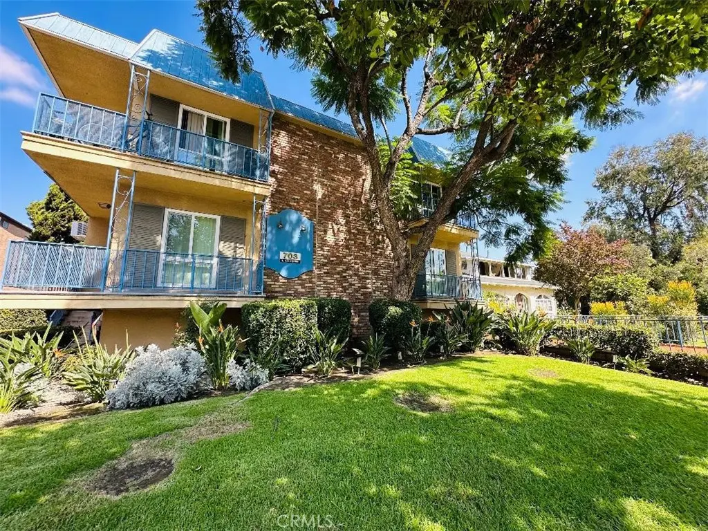 Residential Lease for rent at 703 E California Boulevard 2, Pasadena, Los Angeles County, CA featuring 2 beds and 2 baths