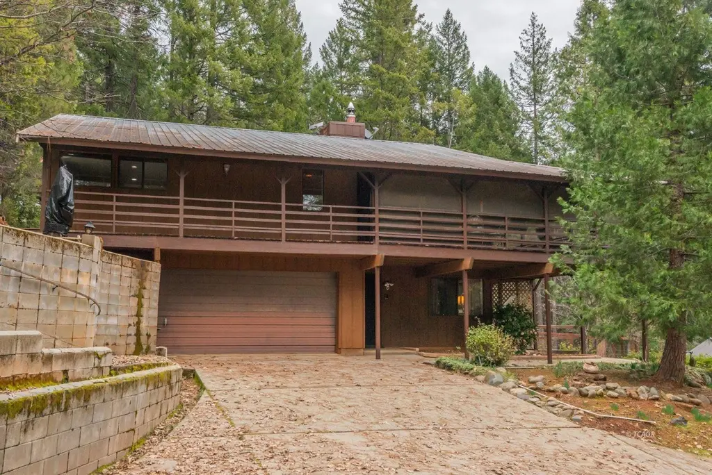 410 Lake Forest Dr., Trinity Center, CA — listing photo 1