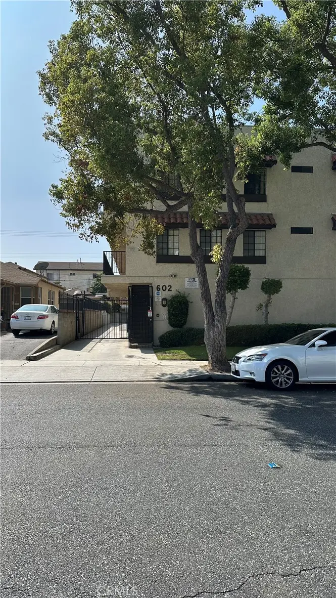 Residential Lease for rent at 602 W California, Glendale, Los Angeles County, CA featuring 2 beds and 2 baths