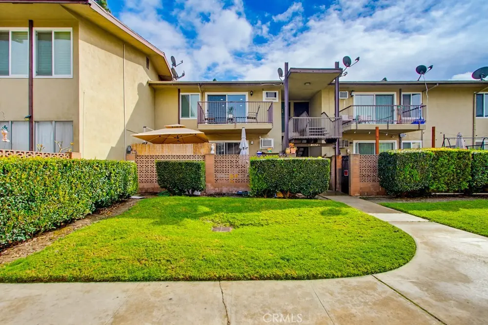 Condominium for sale at 1860 W Glenoaks L, Anaheim, CA featuring 2 beds and 1 bath