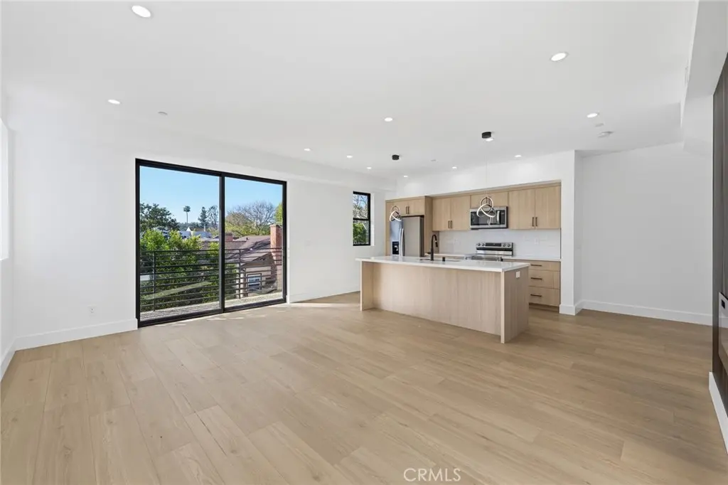 13602 Burbank Boulevard, Sherman Oaks, CA — listing photo 1