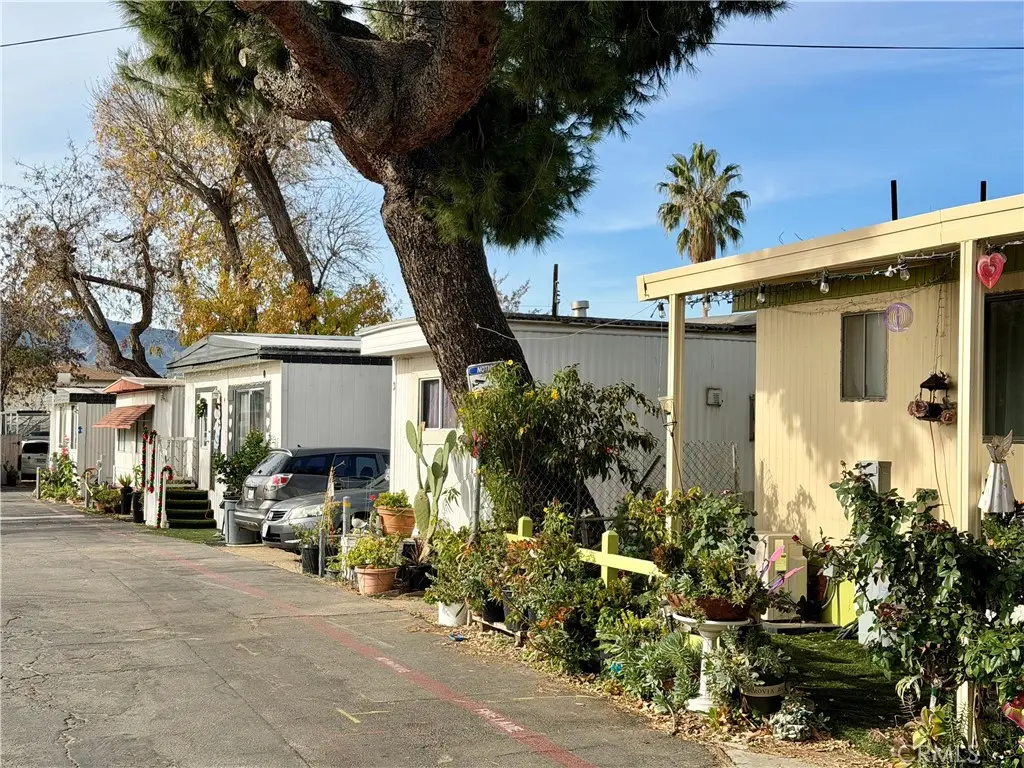 24833 Railroad, Newhall, CA — listing photo 1
