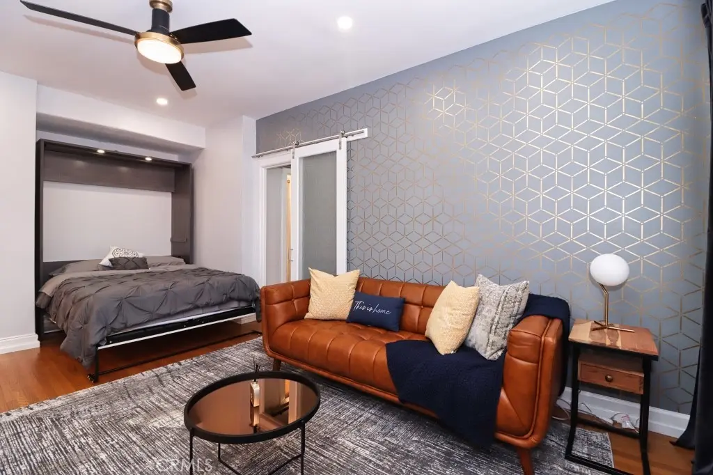 Condominium for rent at 315 W 3rd, Long Beach, CA featuring 1 bed and 1 bath