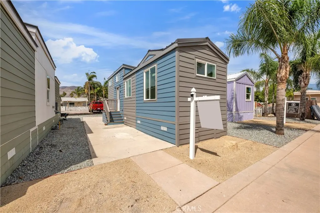 Manufactured In Park for sale at 501 S mistletoe 17, San Jacinto, CA featuring 1 bed and 1 bath