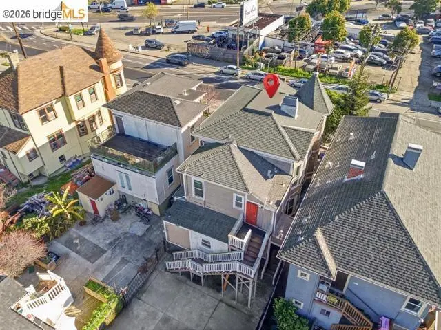 Triplex for sale at 2817 Market St, Oakland, CA