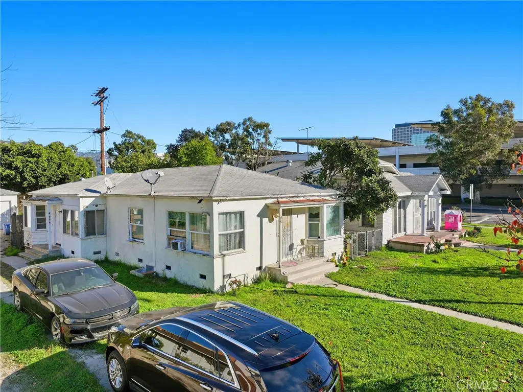 Duplex for sale at 401 Hawthorne St, Glendale, CA featuring 4 beds and 2 baths