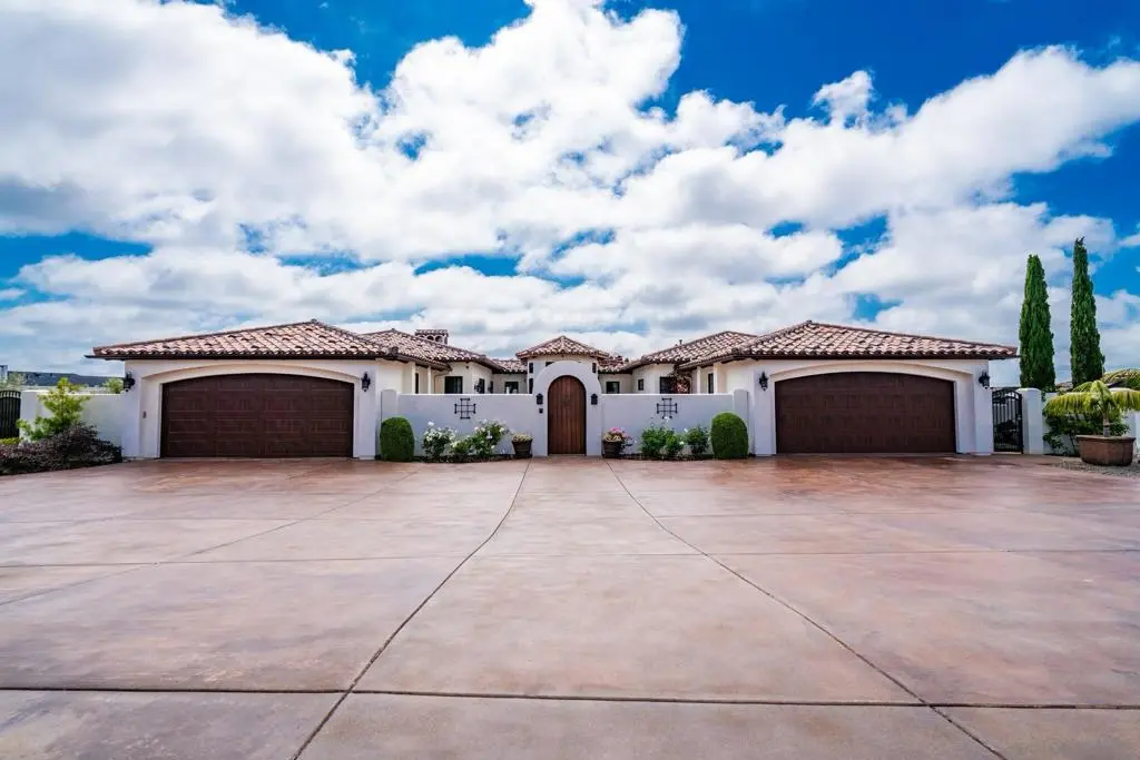 Single Family Residence for rent at 604 Camino de Orchidia, Encinitas, CA featuring 4 beds and 4 baths