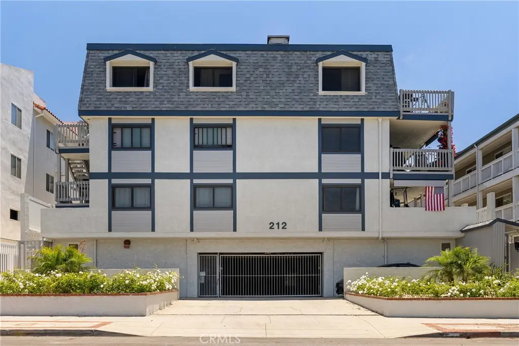 Condominium for sale at 212 E IMPERIAL Avenue A, El Segundo, CA featuring 3 beds and 2 baths