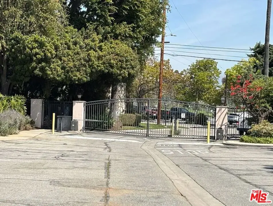 Residential Lease for rent at 245 S Barrington Avenue D1, Los Angeles, Los Angeles County, CA featuring 2 beds and 2 baths