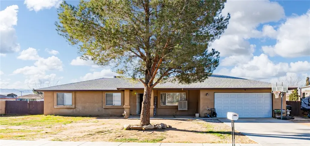 22993 Eyota, Apple Valley, CA — listing photo 1
