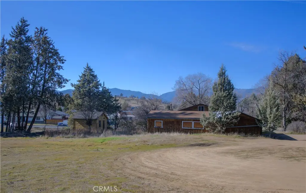 Single Family Residence for sale at 905 Campbell, Yreka, CA featuring 2 beds and 1 bath