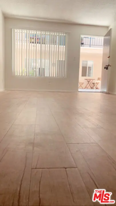 Residential Lease for rent at 518 Raymond Avenue 9, Santa Monica, Los Angeles County, CA featuring 1 bed and 1 bath