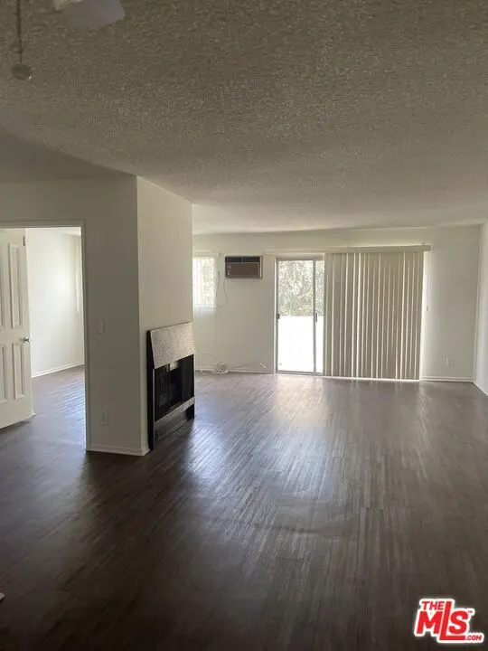 Residential Lease for rent at 1820 S Bentley Avenue 209, Los Angeles, Los Angeles County, CA featuring 1 bed and 1 bath