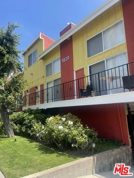 Residential Lease for rent at 1820 S Bentley Avenue 106, Los Angeles, Los Angeles County, CA featuring 2 beds and 2 baths