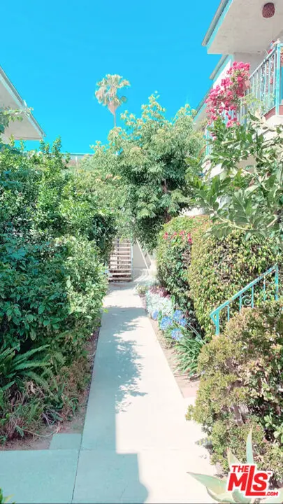 Residential Lease for rent at 11081 ROSE Avenue 25, Los Angeles, Los Angeles County, CA featuring 2 beds and 2 baths