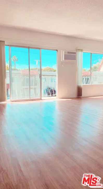Residential Lease for rent at 11081 ROSE Avenue 10, Los Angeles, Los Angeles County, CA featuring 2 beds and 2 baths