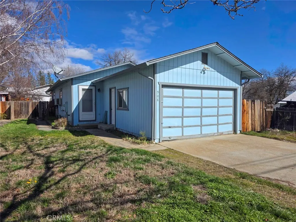Single Family Residence for sale at 908 Miner St, Yreka, CA featuring 2 beds and 1 bath