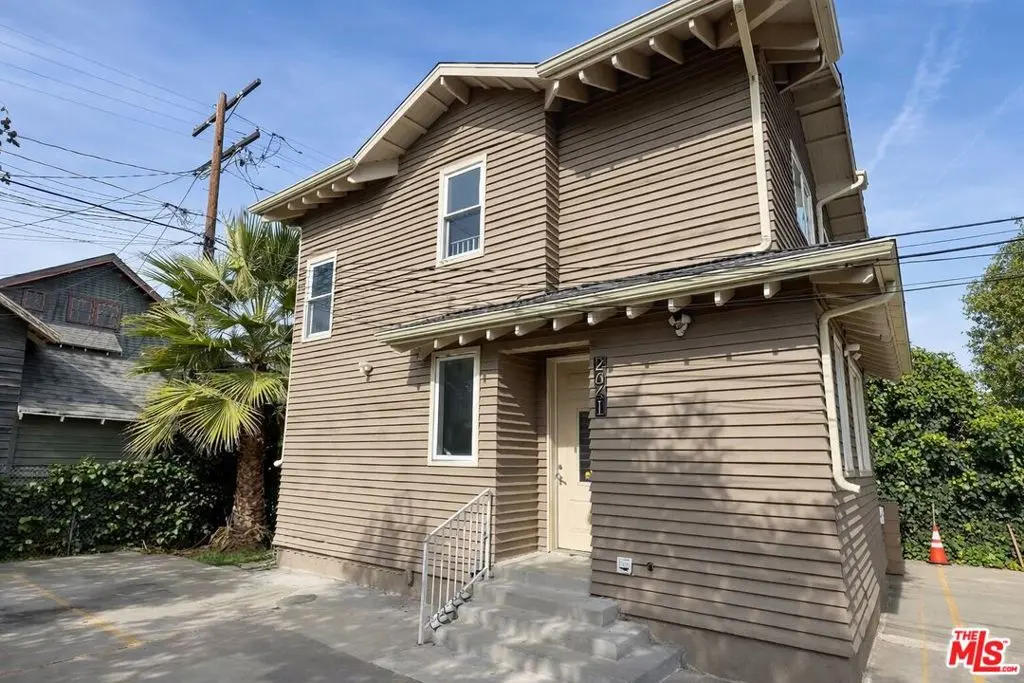 Residential Lease for rent at 2641 S Budlong Avenue 2641, Los Angeles, Los Angeles County, CA featuring 5 beds and 4 baths